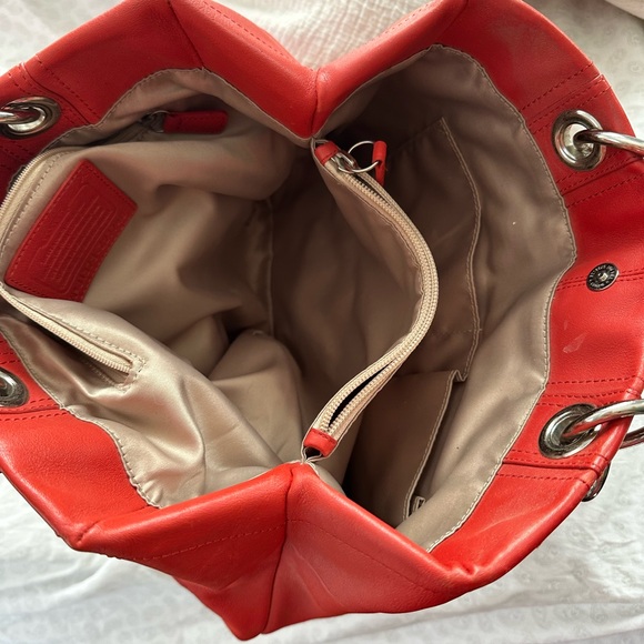 Vintage red leather COACH tote - Picture 11 of 15